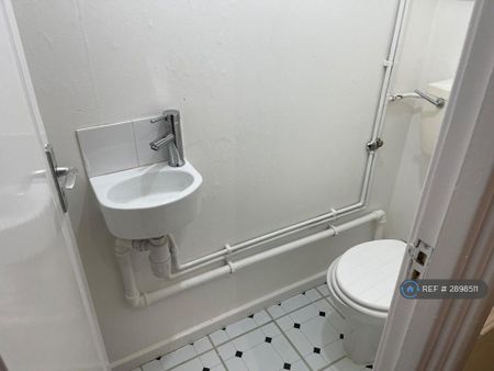 3 bedroom terraced house to rent - Photo 2
