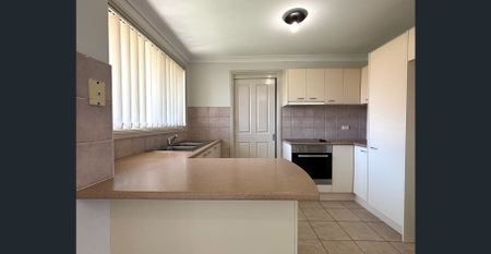 Freshly Updated 3-Bedroom Duplex in a Quiet Smithfield Street - Photo 5