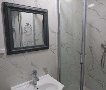 4 bedroom end of terrace house to rent - Photo 1