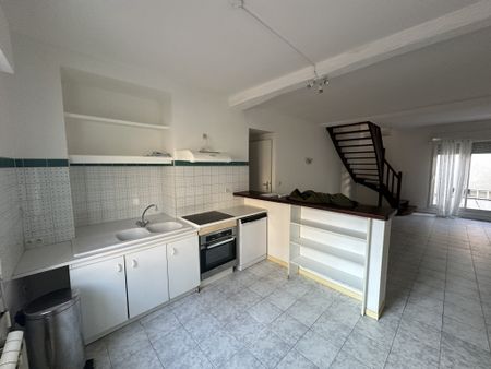 Location Appartement 3 pièces 83m² ANGOULEME 16000 - Photo 4