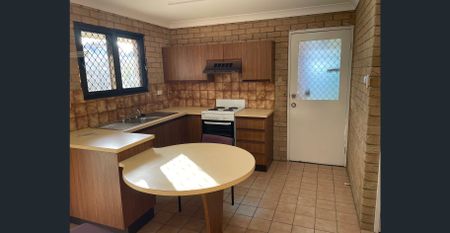 LOCATION PERFECT - GROUND FLOOR - 1 BEDROOM - BRICK LITTLE HOUSE - Photo 4