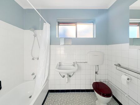 7/77 Clauscen Street, Fitzroy North VIC 3068 - Photo 4