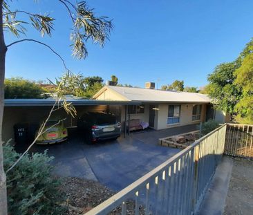 3 BEDROOM, 2 BATHROOM HOUSE IN LARAPINTA ON QUIET STREET - Photo 1