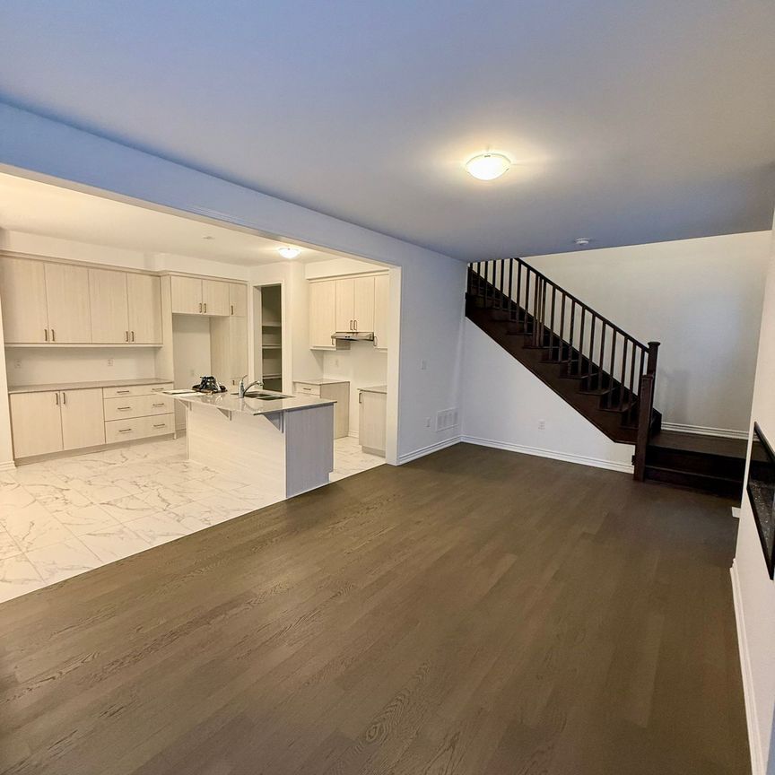 For Lease - 62 Gretzky Avenue, Barrie, Ontario - Photo 1