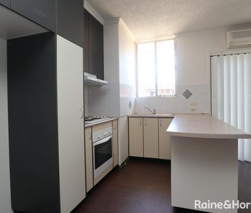 2 BEDROOM UNIT CLOSE TO SHOPS - Photo 4