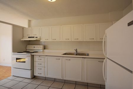 Located steps to uOttawa and minutes to Downtown Ottawa. - Photo 5