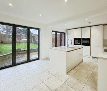 4 bedroom detached house to rent - Photo 6