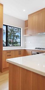 Stunning Four Bedroom Townhouse - Photo 4