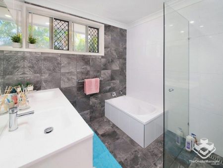 4 Bedroom Home. Immaculate Elevated Family Home - Photo 3