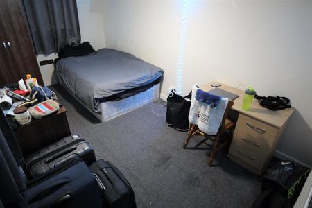 3 bedroom apartment to rent - Photo 5