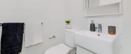 Signature Studio Apartment - Double Bed - Photo 5