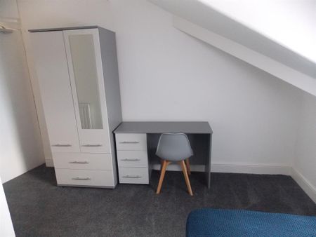 9 bedroom private hall to rent - Photo 2