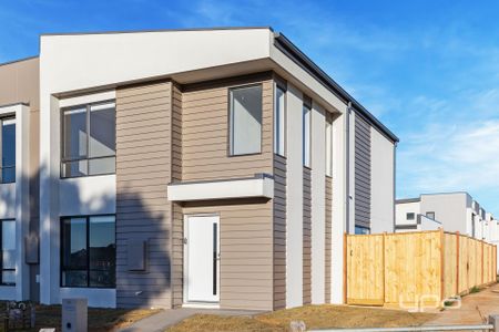 Captivating Brand-New Townhouse in Thornhill Park - Photo 5