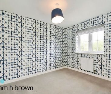 Holden Way, Colchester, Earls Colne - Photo 4