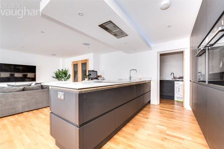 4 bedroom detached house to rent - Photo 3