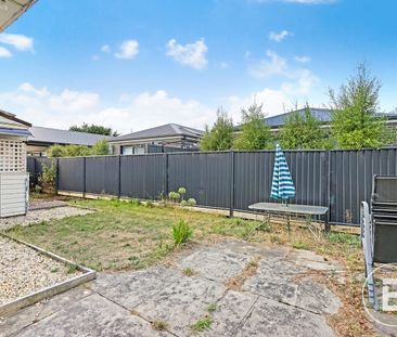 NEAT AND TIDY TWO BEDROOM HOME IN CENTRAL LOCATION - Photo 4