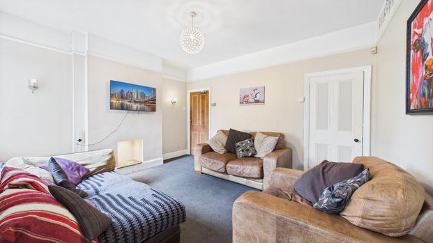 5 bedroom end of terrace house to rent - Photo 1