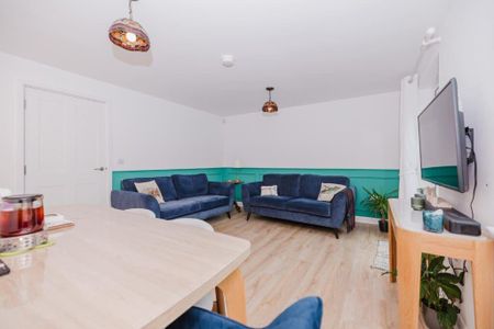 3 bedroom end of terrace house to rent - Photo 4