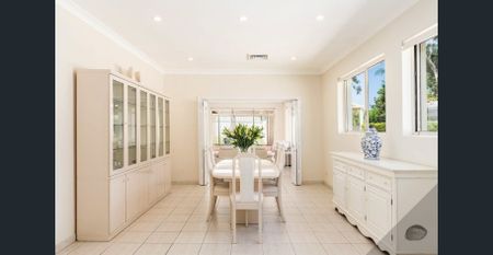 Spacious 4-bed home with air-con & outdoor entertaining - Photo 4