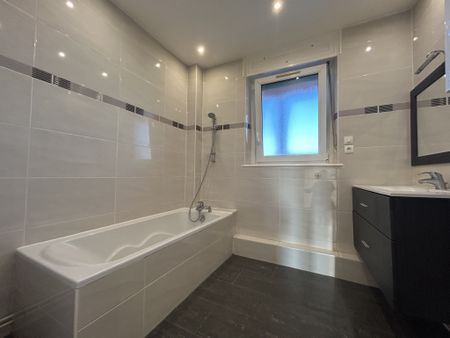 Location Appartement 4 pièces 82m² MULHOUSE 68100 - Photo 5