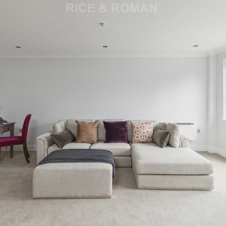 2 Bedroom Duplex, Lynwood Village – Ascot - Photo 1