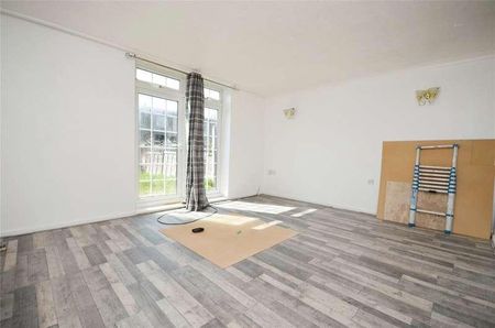 Lucerne Way, Romford, Essex, RM3 - Photo 2