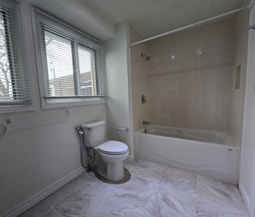 For Lease - 28 Spire Hillway N/A, Toronto, Ontario - Photo 2