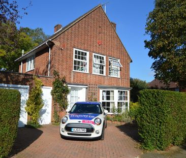 3 bedroom Detached - Fearnley Road, Welwyn Garden City - Photo 4