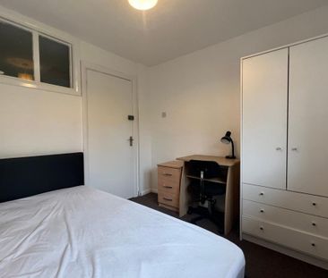 4 bedroom terraced house to rent - Photo 5