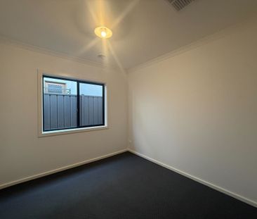 Spacious & Stylish Family Home with Modern Comforts - Photo 5