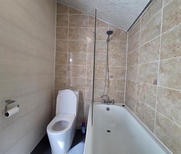 2 bedroom end of terrace house to rent - Photo 4