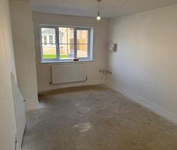 2 bedroom semi-detached house to rent - Photo 4