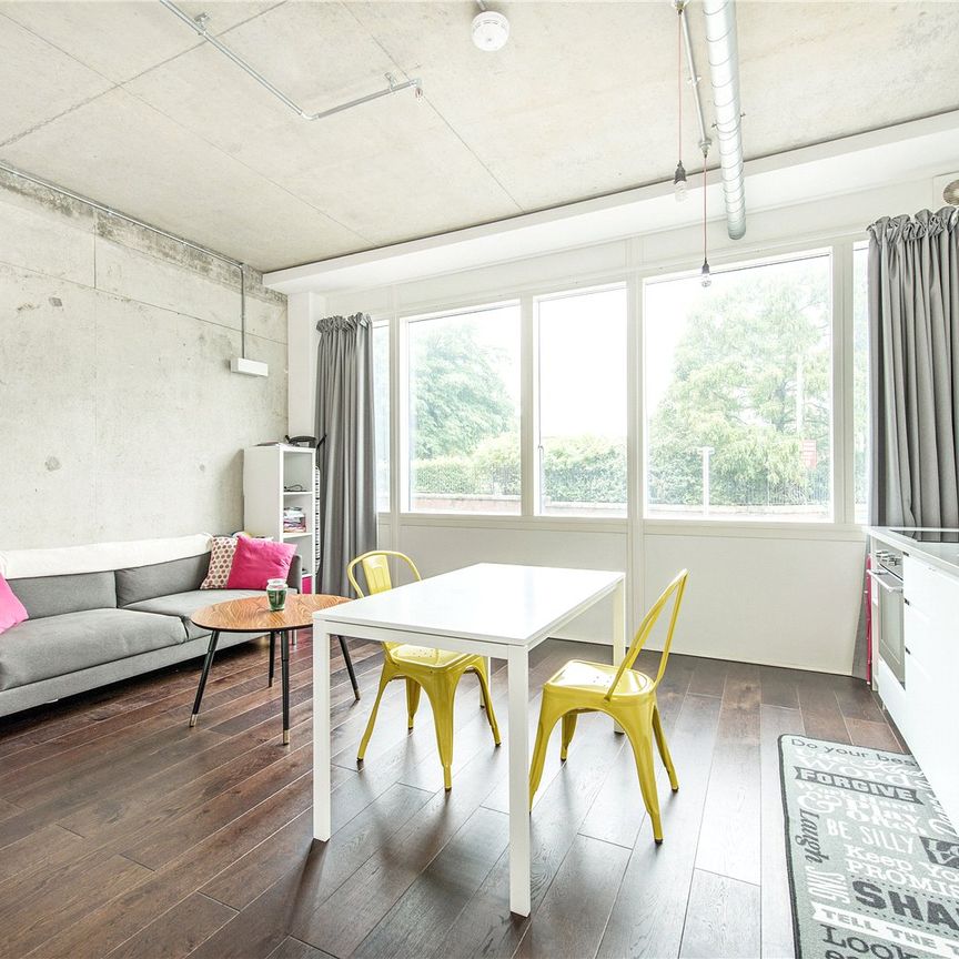 Durnsford Road, London, SW19 8FU - Photo 1