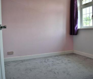 3 bedroom end of terrace house to rent - Photo 2