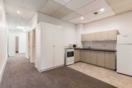 Tidy 2 bedroom apartment - Photo 3