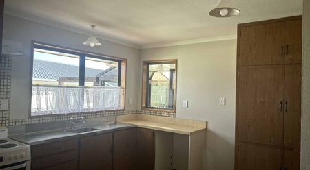 Spacious 3-Bedroom Brick Home in Tranquil Ahaura - Photo 4