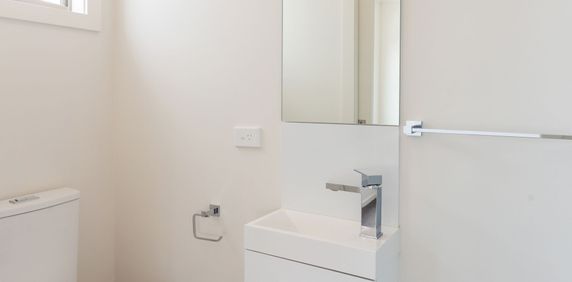 Studio Apartment Electricity & Water Included! - Photo 2