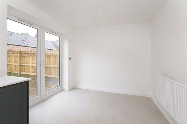 3 bedroom semi-detached house to rent - Photo 1