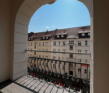 ERSTBEZUG - geräumige 2-Raum Altbauwohnung mit Loggia - Photo 1