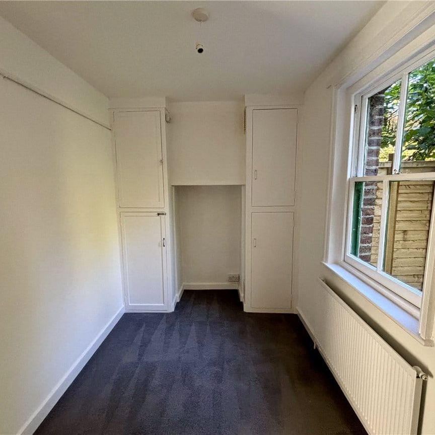 Refurbished three bedroom semi-detached cottage located in the village of Ardingly within walking distance of the schools and shops. - Photo 1