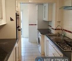 4 bedroom terraced house to rent - Photo 6