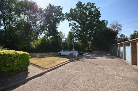 Linden Lee, Westfield Park , Hatch End, Pinner, Middlesex, HA5 4JH - Photo 2