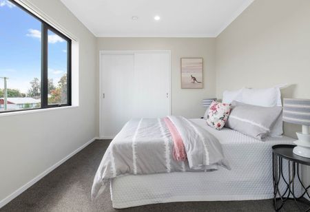 PAPAKURA, 4 BEDROOMS - Photo 3