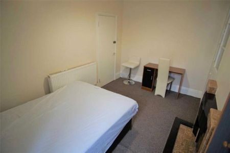 5 bedroom terraced house to rent - Photo 3