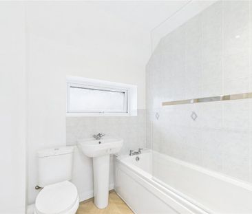 2 bedroom end of terrace house to rent - Photo 2