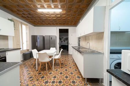 Carrer de Santa Anna, Barcelona, Catalonia 08002 - Foto 4