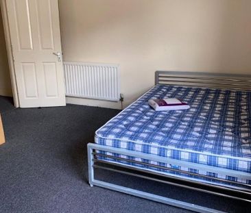 4 bedroom terraced house to rent - Photo 4