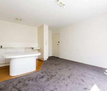 PERFECT LOCATION ONE BEDROOM APARTMENT ON MATHOURA! - Photo 4