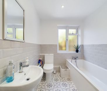 4 bedroom detached bungalow to rent - Photo 5