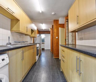 4 bedroom terraced house to rent - Photo 6